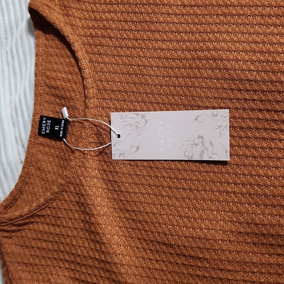 Nwt. Emery rose top. Size xlarge - Picture 2 of 3